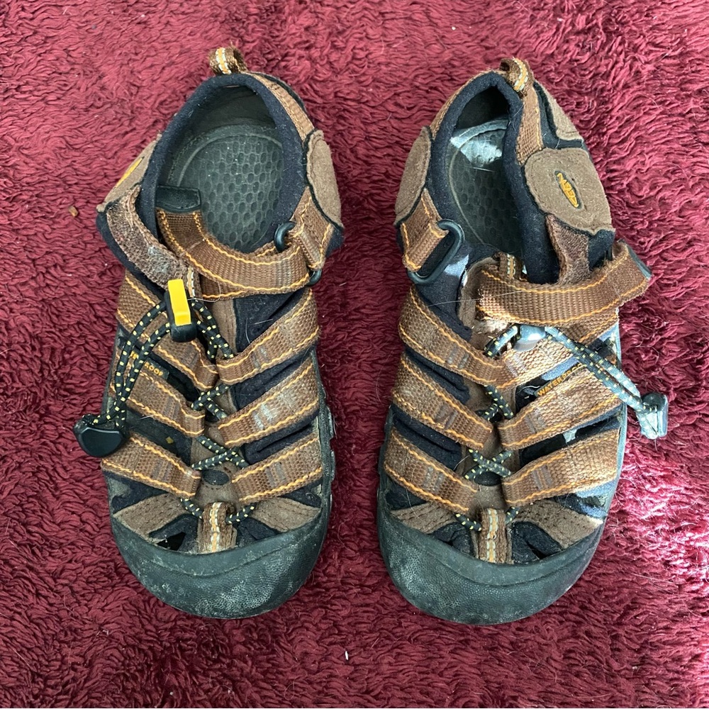 KEEN Newport H2 kids' hiking sandals
 - 12